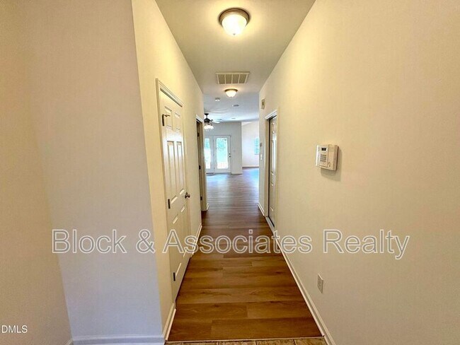 Building Photo - 255 Plaza Dr