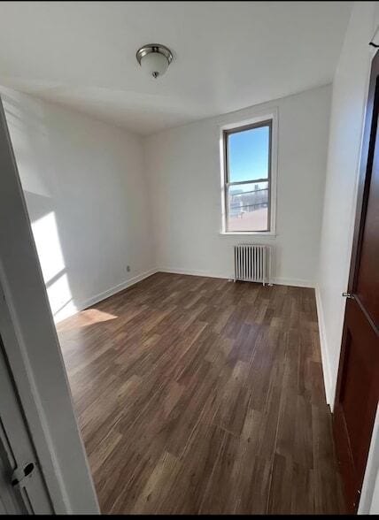 Building Photo - 113 3rd St W