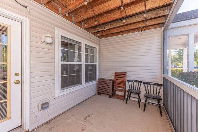 Building Photo - 2646 S Knightsbridge Cir