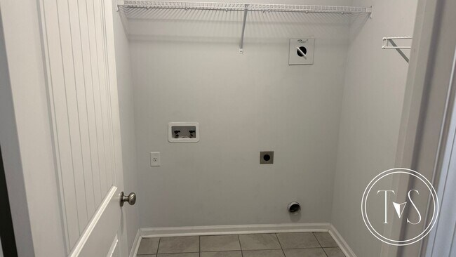 Building Photo - FALL MOVE-IN SPECIAL: $1000 OFF 1ST MONTH'...