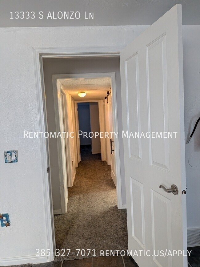 Building Photo - 13333 Alonzo Ln