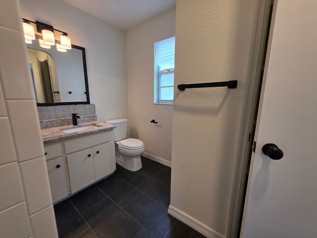 Building Photo - 5611 6th St