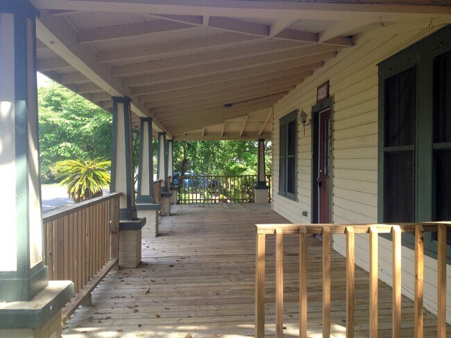Building Photo - Beautiful Historic Dade City 4BR/3BA Home ...