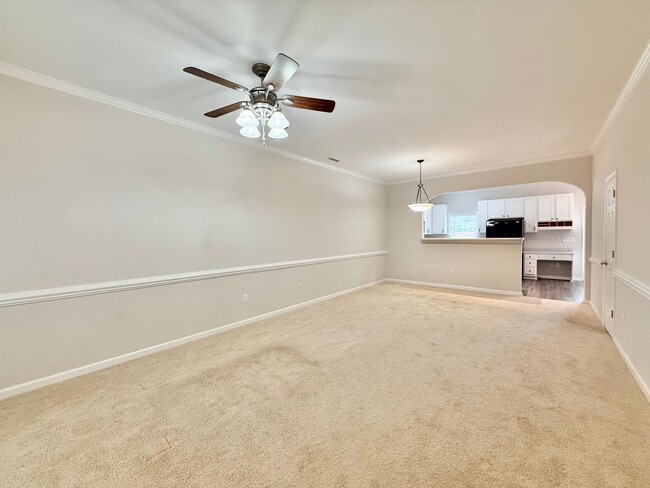 Building Photo - Charming 2BD, 2.5BA Apex Townhome in a Pri...