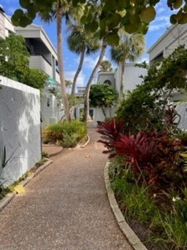 Building Photo - VENICE ISLAND - Condo with Canal View and Beach Access!