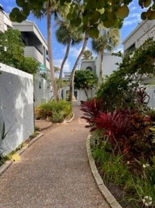 Building Photo - Venice, FL 1BR/1BA Condo with Canal View a...