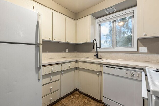 Building Photo - 201 SE 176th Pl