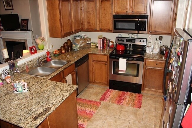 Building Photo - 3998 Rochester Cir