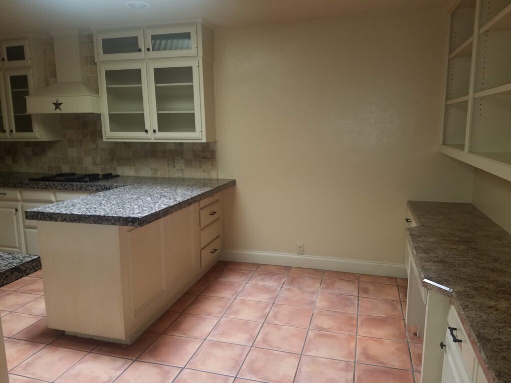 Building Photo - 1400 Pebble Ct