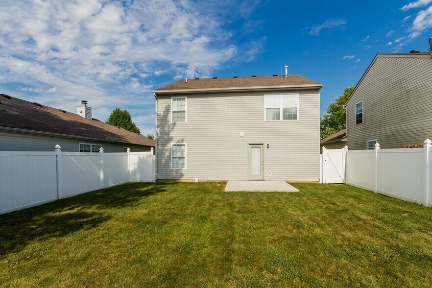 Building Photo - 15469 Fawn Meadow Dr