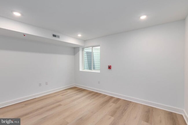 Building Photo - 1221 W Lehigh Ave