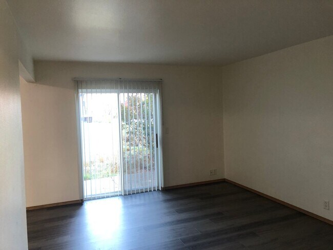 Building Photo - 226 S 59th St