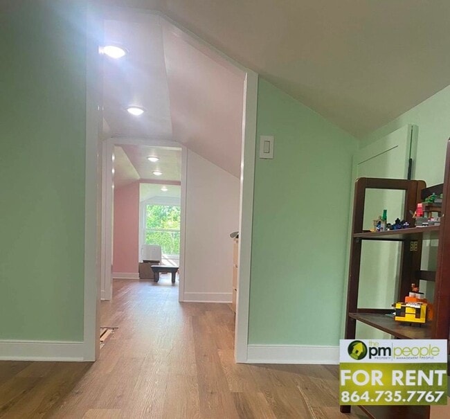 Building Photo - Beautiful Property with 3/1.5 Home!