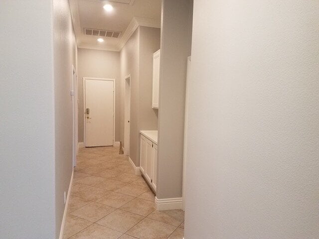 Building Photo - Elegant Single-Story Pool Home in Gated Community with Upgraded Kitchen & Easy-Care Backyard Pool...