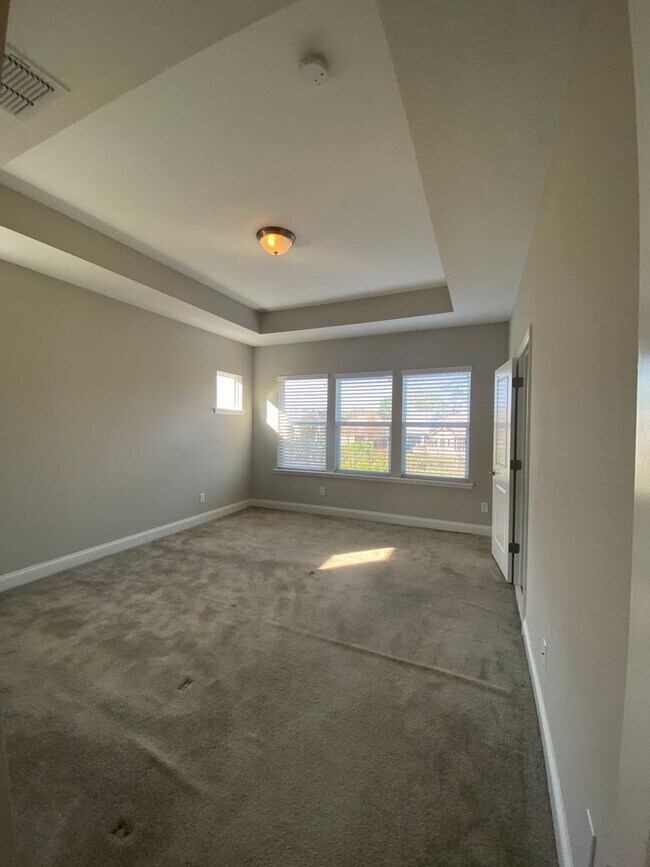 Building Photo - Beautiful 3 bedroom, 2.5 bathrooms  located in The Preserve of Oviedo on the Park