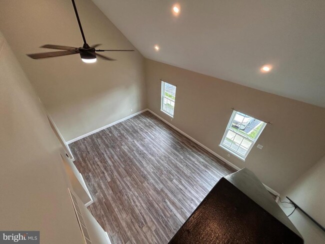 Building Photo - 287 Knoll Dr