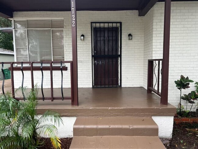 Building Photo - North Hyde Park Bungalow: Close to SOHO, Downtown & U.T.