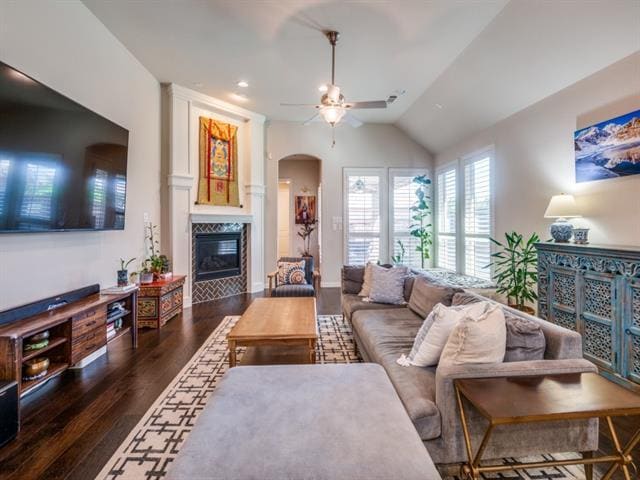 Building Photo - 915 Enchanted Wood Dr