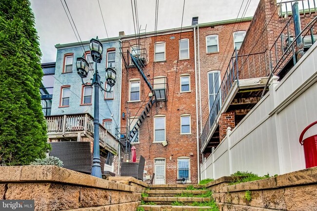 Building Photo - 1248 Maryland Ave NE