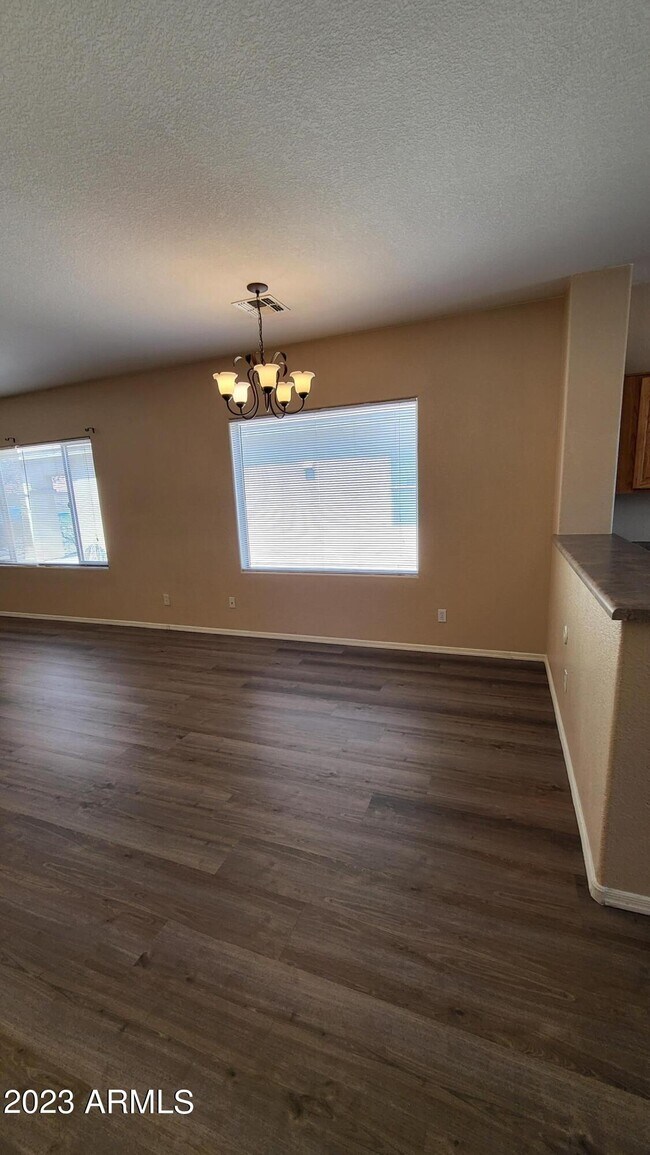 Building Photo - 517 S 115th Dr