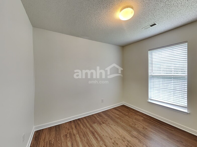 Building Photo - 4945 Hopewood Ln
