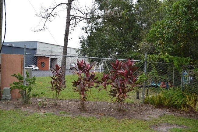 Building Photo - 603 Grenadine Ct