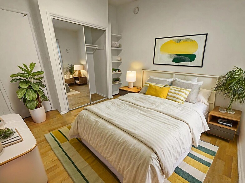 Building Photo - 1248 N Las Palmas Ave