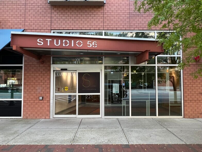 Building Photo - 221 Market St