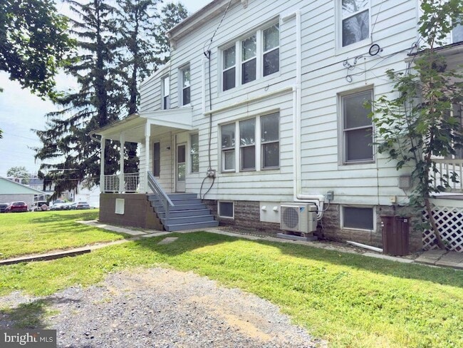 Building Photo - 122 Houston Ave