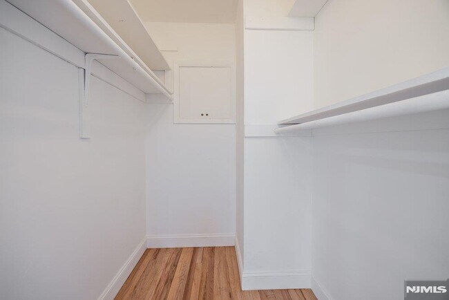 Building Photo - 327 Webster Dr