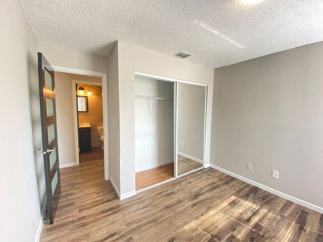 Building Photo - 2524 Woodgate Blvd