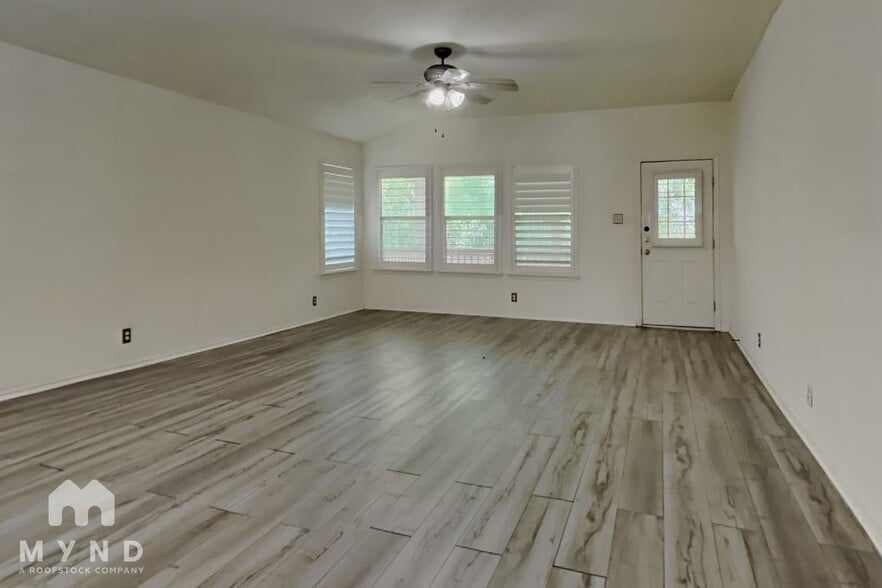 Building Photo - 4611 Echo Lake Dr