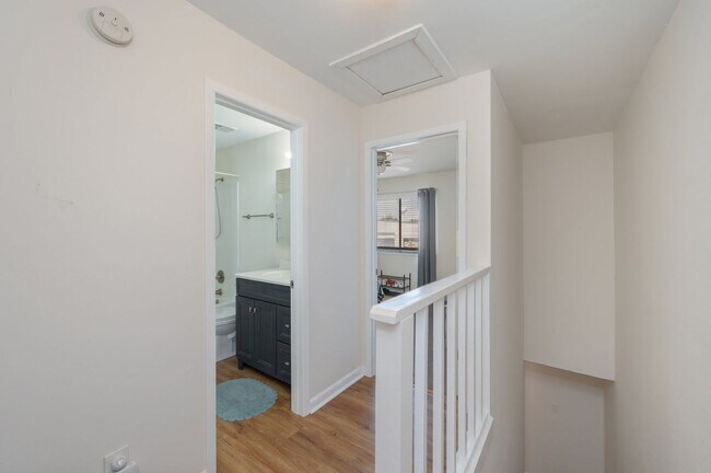 Building Photo - Stunning 2 Bedroom Townhouse in Fort Walto...