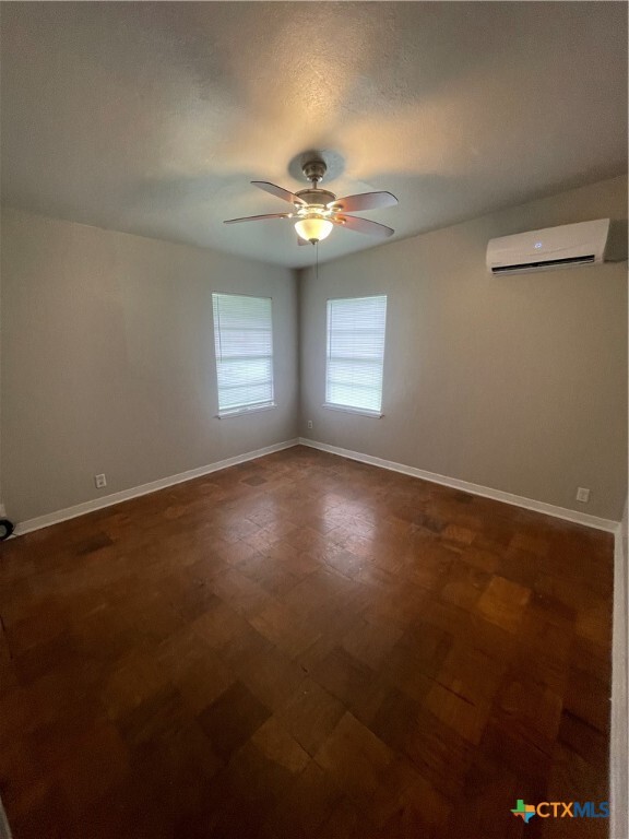 Building Photo - 709 Fern Ln