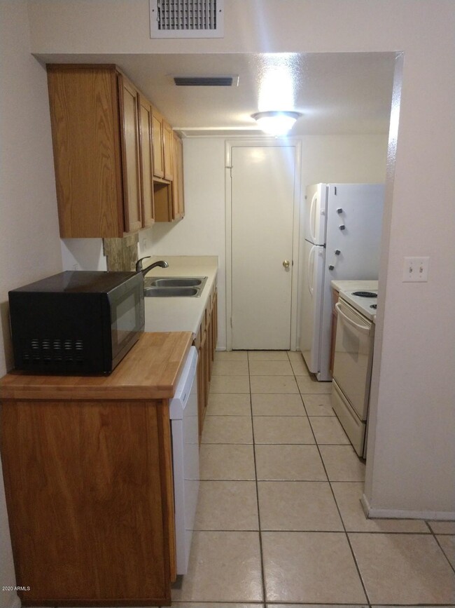 Building Photo - 4028 S 45th St