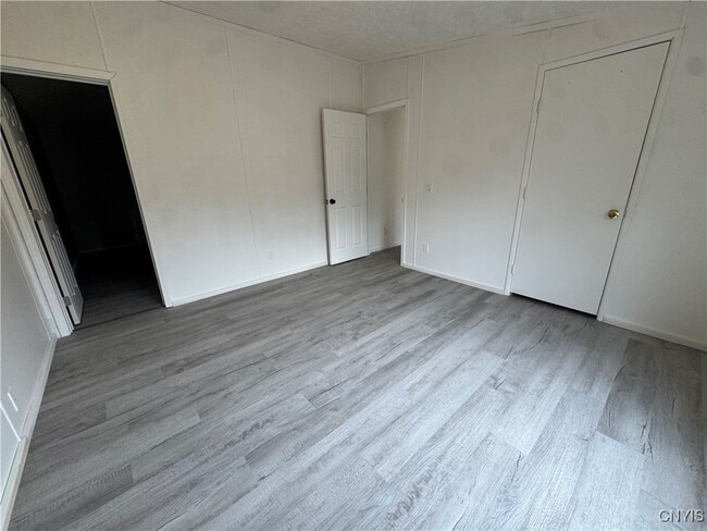 Building Photo - 4943 Forest Ave