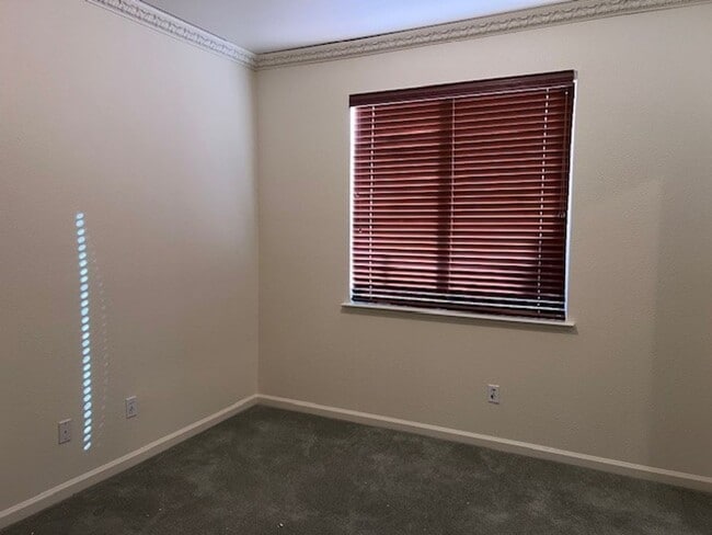 Building Photo - Stonelake home located on cul-de-sac