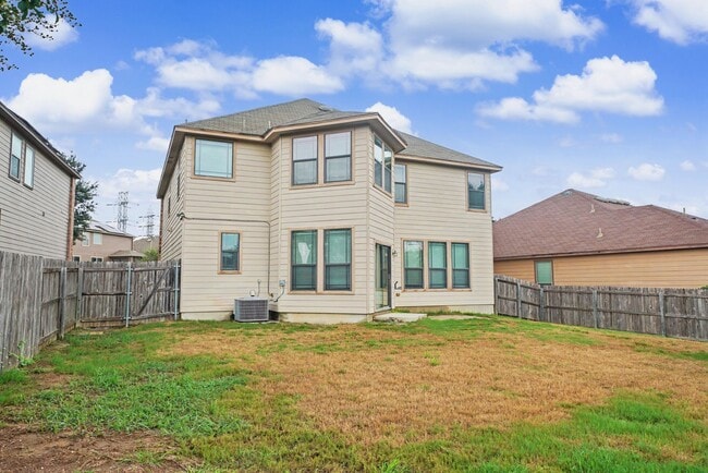 Building Photo - Spacious Live Oak Home Backing to a Greenbelt - Realtor Commission: $500