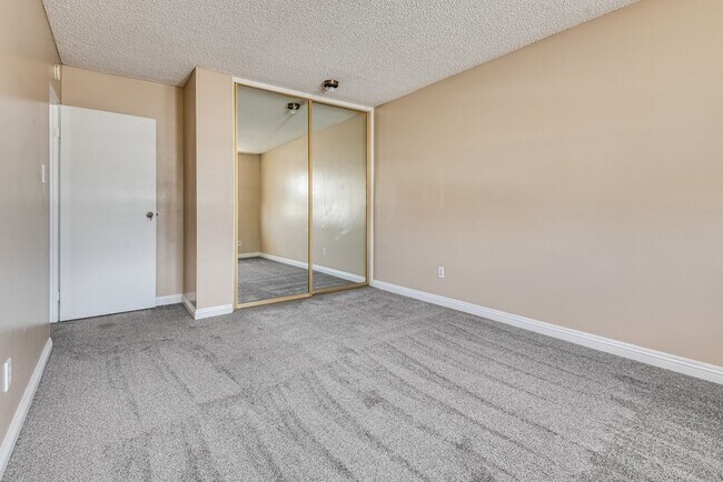 Building Photo - 3016 El Camino Ave