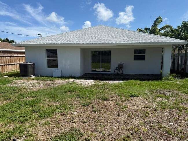 Building Photo - 4147 Success St