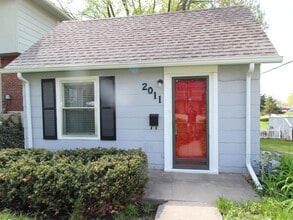Building Photo - Updated 1 Bedroom 1 Bath Home In Kansas City Kansas