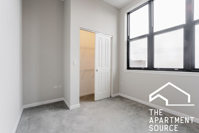 Building Photo - 1464 S Michigan Ave