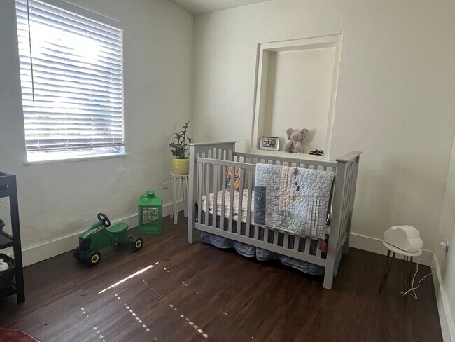 Building Photo - 2618 SW 12th St