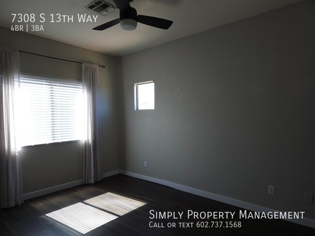 Building Photo - Spacious 4 Bedroom 2.5 Bathroom Home!