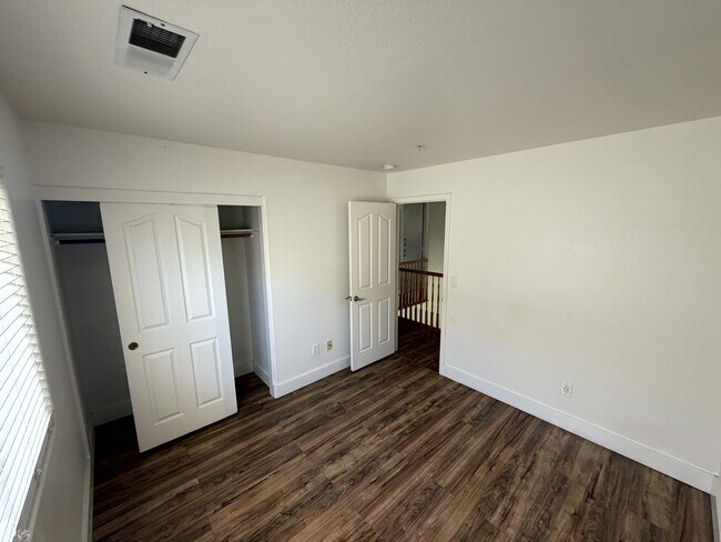 Building Photo - 1537 Oyster Bay Ct