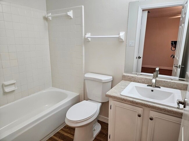 Building Photo - 431 Richview Park Cir E