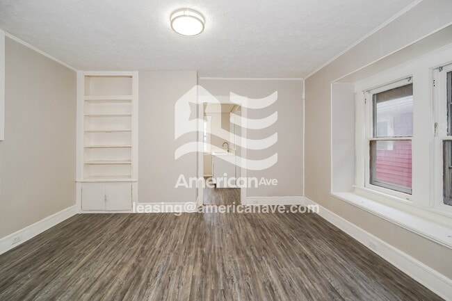Building Photo - 2117 W 85th St