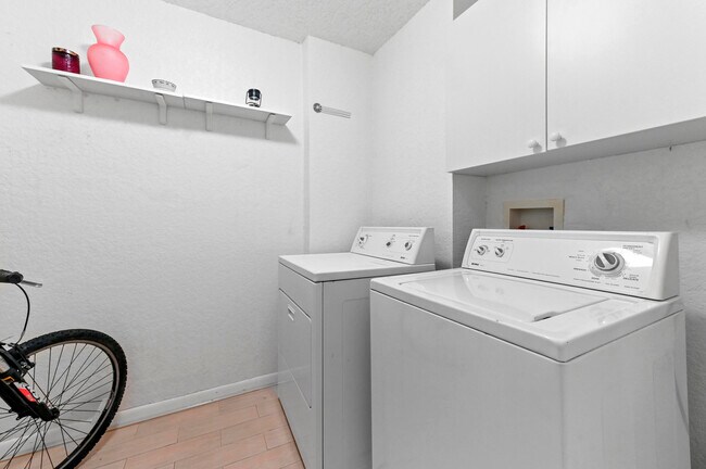 Building Photo - 15075 Witney Rd