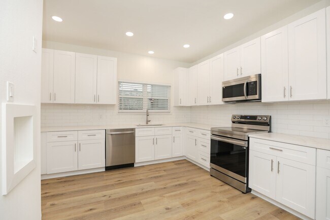 Building Photo - 1115 Augusta Dr