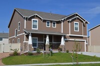 Building Photo - Beautiful Bedroom in Forest Meadows!
